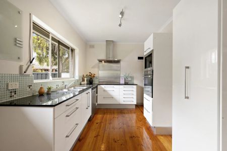 Charm Meets Chic: Spacious Unit Near Schools, Parks and Cafes - Photo 5