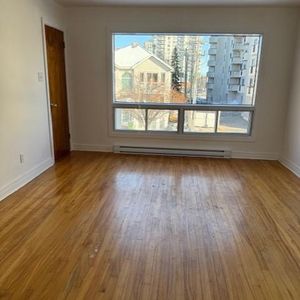 GRAND 3 1/2 A LOUER A ST. LEONARD, D'UN TRIPLEX - Photo 2