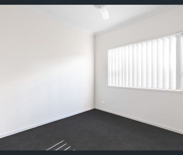 Family Living in Macarthur Heights - Photo 3