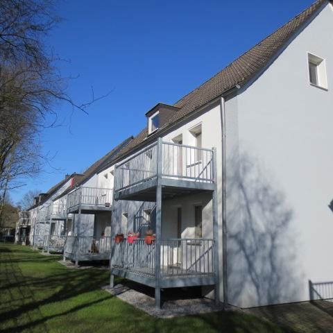 Duschbad mit Fenster und Balkon - Photo 1