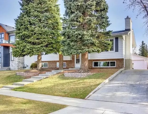 Beautiful 3-Bedroom Main Floor | 1.5 Baths | Separate Laundry | Dalhousie | 5508 Dalhousie Drive Northwest, Calgary - Photo 1