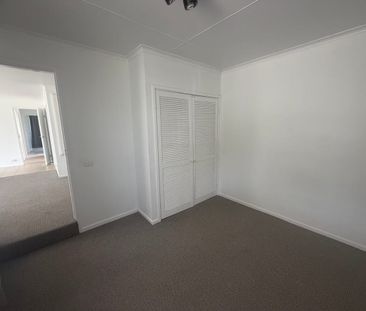 Renovated Family Home in Windradyne - Photo 4