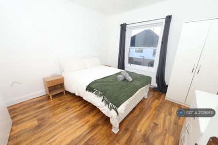 1 bedroom in a flat share to rent - Photo 5