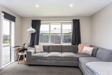 Spacious and private family home! - Photo 3