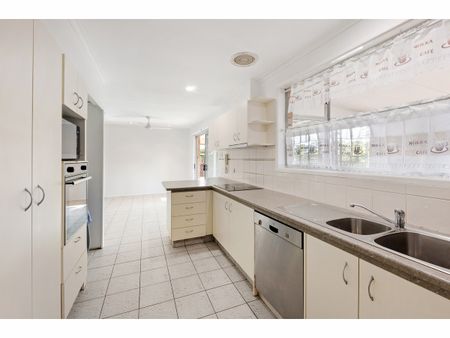 5 Pearl Key, Broadbeach Waters QLD 4218 - House For Rent | Domain - Photo 4