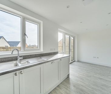 3 bedroom semi-detached house to rent - Photo 5