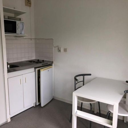 STUDIO MEUBLE Quartier hopital - Photo 4