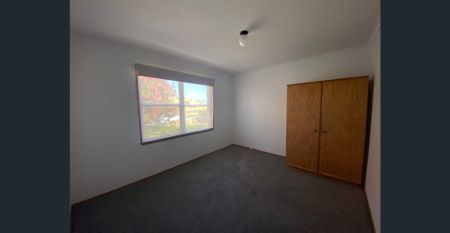 FAMILY HOME IN THE WEST - Photo 2