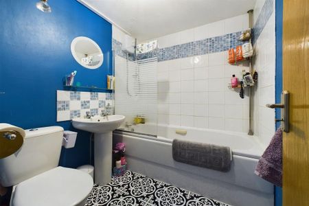 2 bedroom maisonette to rent - Photo 3