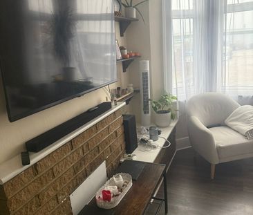 3 Bed End Terrace, Elgar Road South, RG2 - Photo 1