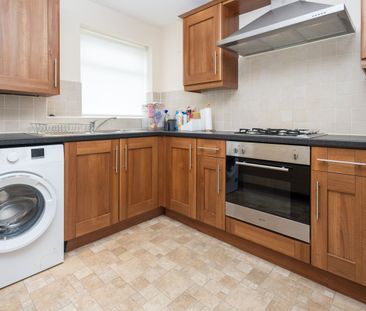 2 bed flat to rent in Capstone Place, Bournemouth, BH8 - Photo 6