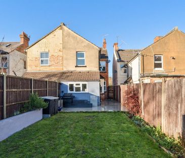 3 bedroom semi-detached house to rent - Photo 6