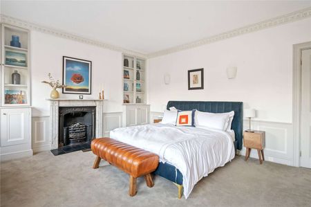 A stylish three double bedroom upper maisonette within the heart of Islington on this quiet residential road. - Photo 5