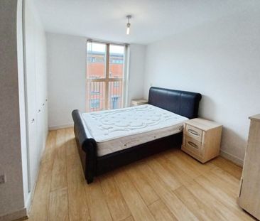 2 bedroom Flat To Let - Photo 4