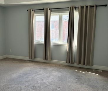 For Lease - 4 Snap Dragon Trail, East Gwillimbury, Ontario - Photo 4