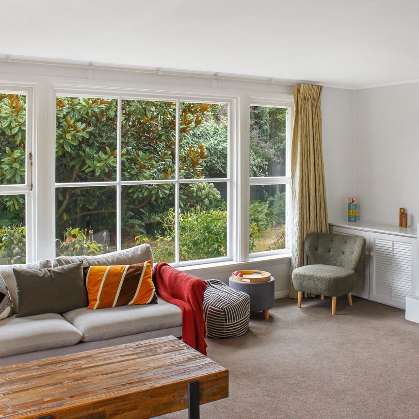 Large Two Level Three Bedroom Family Home - Photo 1