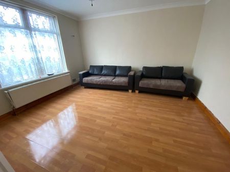 2 bedroom end of terrace house to rent - Photo 2