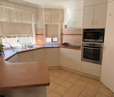 Spacious Central Ballina Unit - Photo 3