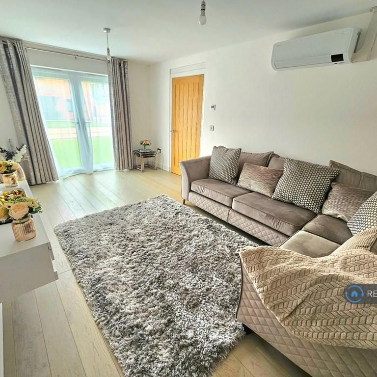 3 bedroom semi-detached house to rent - Photo 1