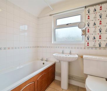 2 bedroom semi-detached house to rent - Photo 6