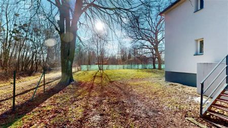 Rezidence "Za branou" Moderní ekonomické bydlení v soukromém areálu s vlastním parkováním a zahradou - Fotografie 4