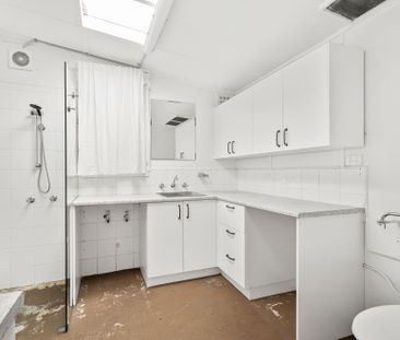 Comfortable 3-Bedroom Home with Spacious Backyard - Photo 2