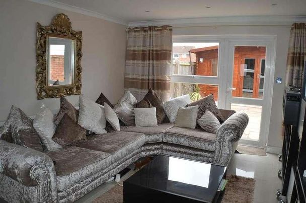 Alston Mews Thatcham, RG19 - Photo 1