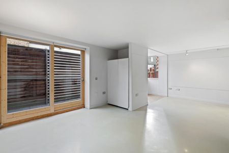1 bedroom Flat To Let - Photo 3
