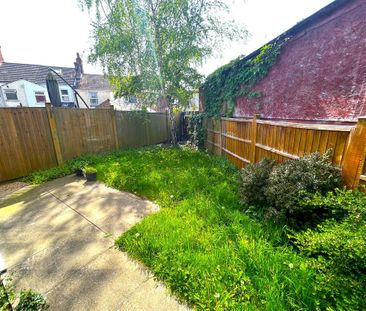 2 bedroom semi-detached house to rent - Photo 6