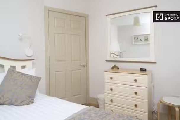 Modern 2-bedroom apartment for rent in Grand Canal Dock - Photo 1