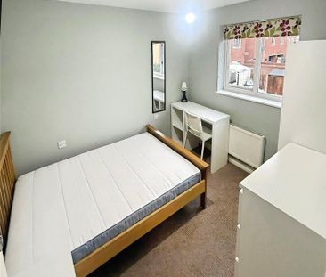 1 bedroom in a house share to rent - Photo 5