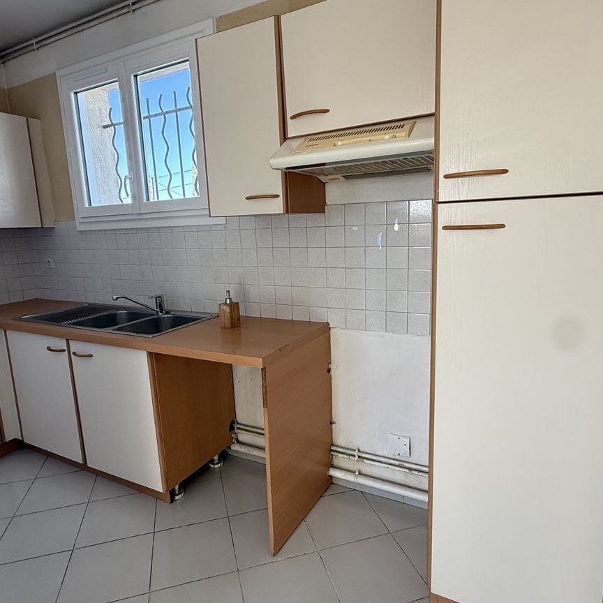 Location Appartement 4 pièces 66m² ARLES 13280 - Photo 1