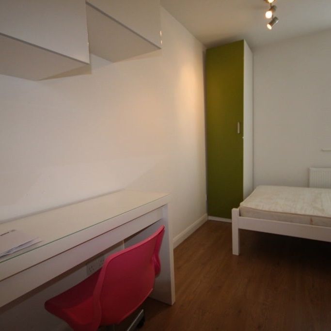 4 Bed End Terrace, Stanmer Park Road, BN1 - Photo 1