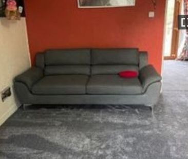 Room for rent in 3-bedroom apartment in Beaumont, Dublin - Photo 1