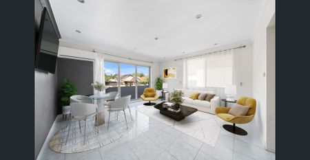 Top floor, front facing residence in a small block of only 6 units - Photo 5