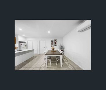 Spacious & Stylish Home In Palmview - Photo 3