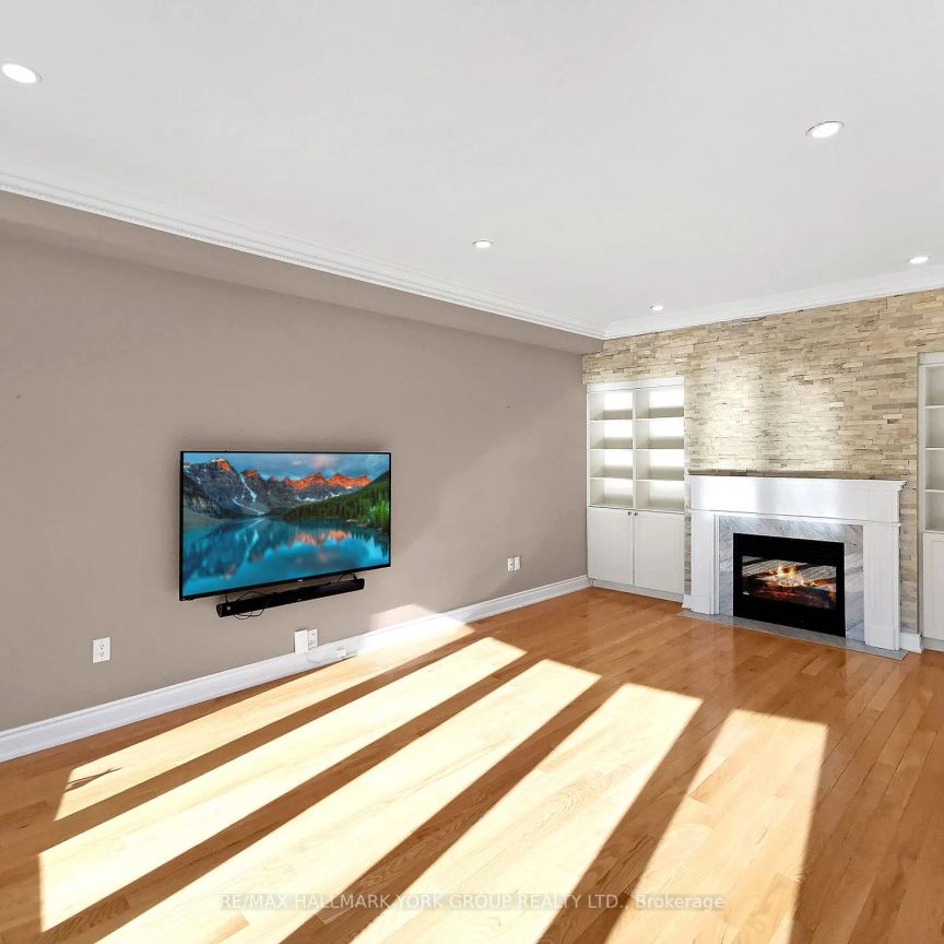 Detached Home For Lease | N9237268 - Photo 1