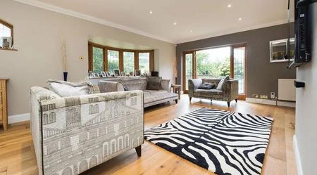 5 bedroom detached house to rent - Photo 3