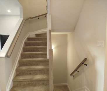 For Lease - 512 BRANCH Street, Barrhaven, Ontario - Photo 3