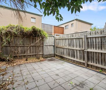 Charming Richmond Living with Private Courtyard - Photo 5