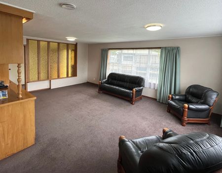 3 Bedroom Family Home in Inglewood - Photo 2