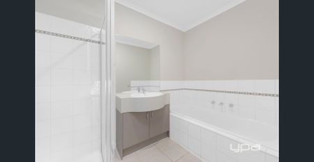 MODERN LIVING IN THE GROVE ESTATE - Photo 4