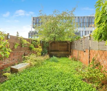 3 bedroom semi-detached house to rent - Photo 5