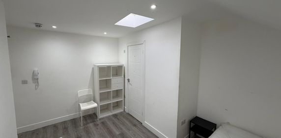 Studio Flat, Lewisham High St, SE13 - Photo 2