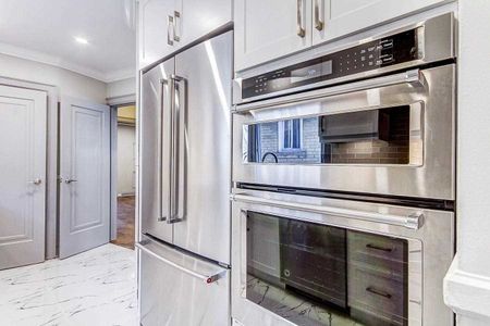 For Lease - 330 Sammon Avenue, Toronto, Ontario - Photo 4