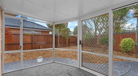 Girls High School Zone - Warm and Private 3 Bedroom Townhouse. - Photo 3