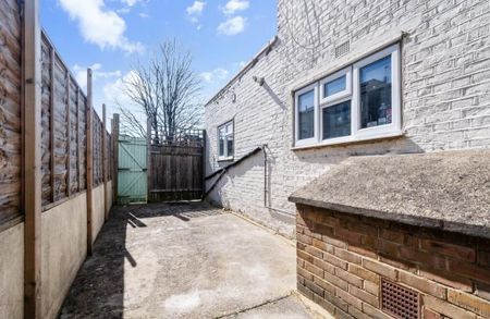 1 bedroom ground floor flat to rent - Photo 3