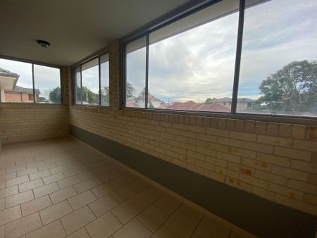 Spacious Four Bedroom Home With Ducted Air Conditioning Throughout - Photo 5