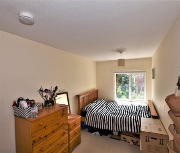 1 bedroom Flat To Let - Photo 2