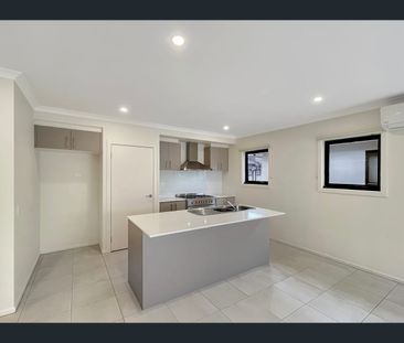 5 Fluorescent Street, South Morang, Vic 3752 - Photo 1